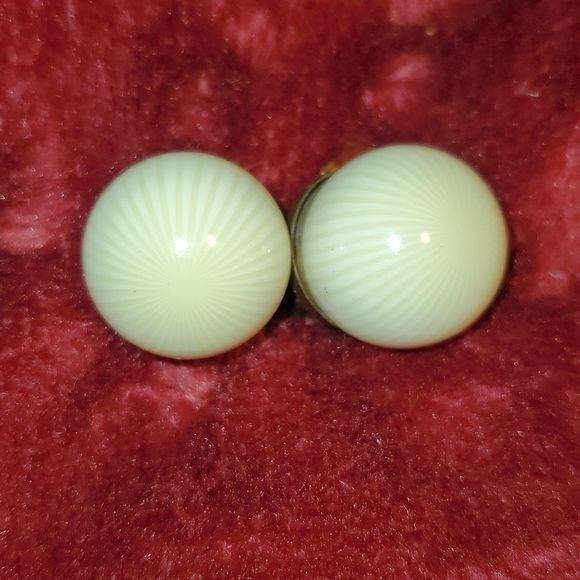 Vintage 80's Unmarked Glass White Pinstriped Ball Onion Clip-On Earrings - Picture 1 of 7